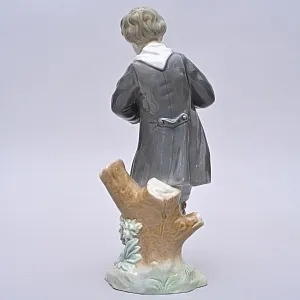 Коллекционная Фарфоровая статуэтка «Мальчик с розами», Lladro Испания, 1971 - 1979 годы.