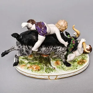  Антикварная Фарфоровая статуэтка «Три путти, играющие с козлом», Ludwigsburg Германия, 1919 - 1927 гг.
