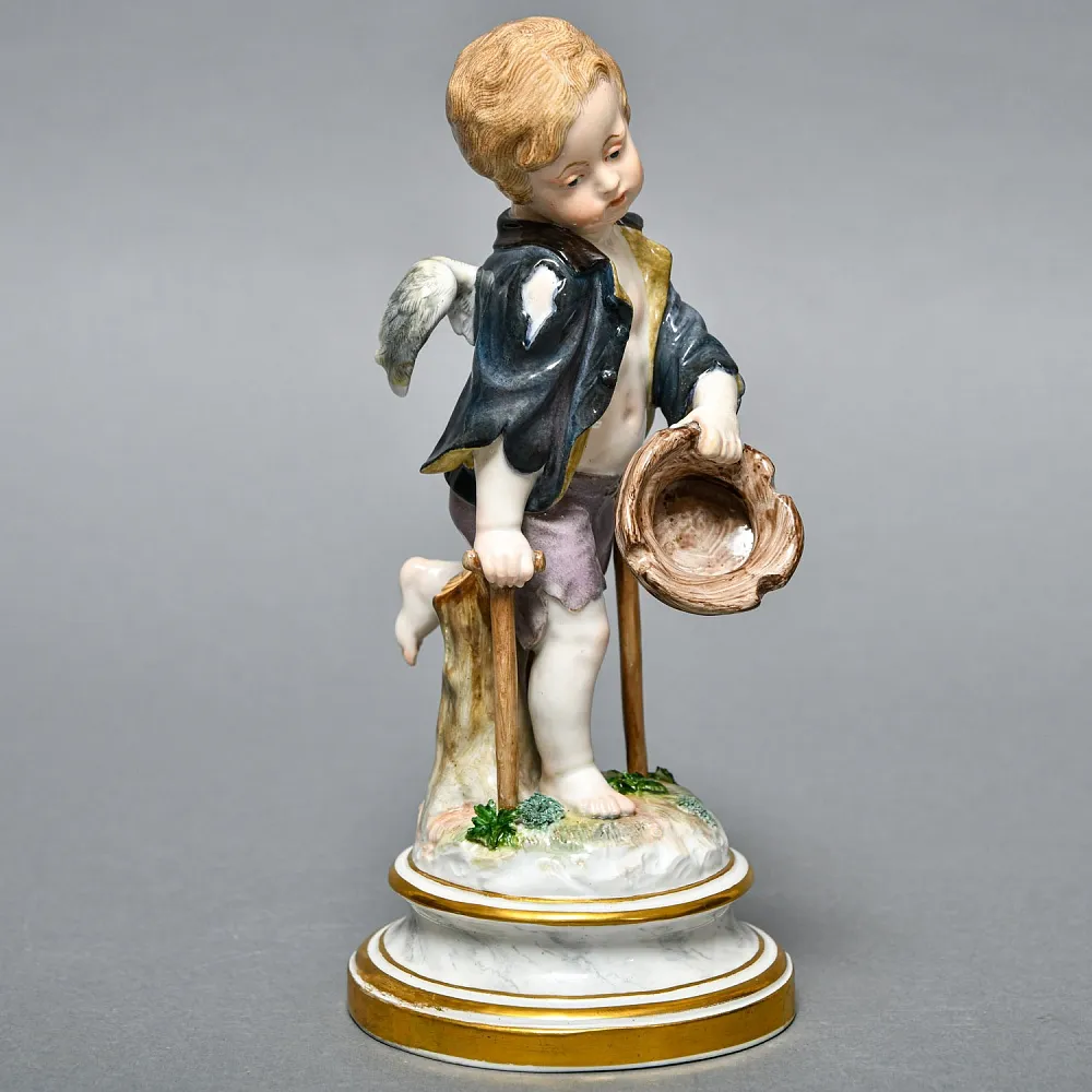 Антикварная Фарфоровая статуэтка «Купидон в образе нищего», Meissen Германия, начало ХХ века. 