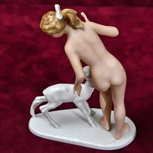 Авторская Фарфоровая статуэтка «Девушка с оленёнком», WALLENDORF, Германия середина ХХ века.