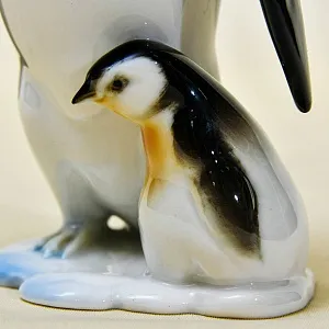 Коллекционная фарфоровая статуэтка «Пингвин с пингвиненком», Hutschenreuther Германия, 70 -е годы ХХ века.