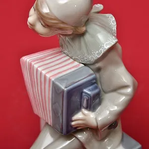 Коллекционная Фарфоровая статуэтка «Маленький клоун с аккордеоном», Lladro Испания, 1971 - 1981 годы.