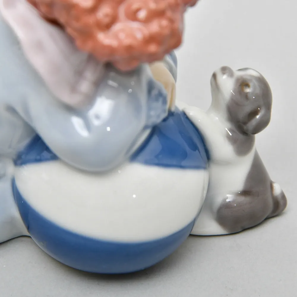 Фарфоровая статуэтка «Маленький клоун с мячом и собачкой» Lladro, Испания - 1985 год.