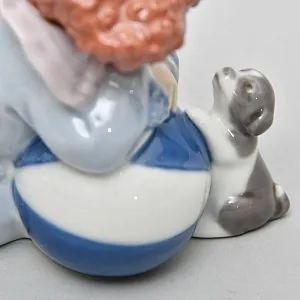Фарфоровая статуэтка «Маленький клоун с мячом и собачкой» Lladro, Испания - 1985 год.