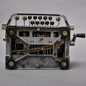 Памятный подарок - Пензенский Арифмометр - Механическая Счётная Машина «ВК-1 тип ВДН» СССР - 1979 год.