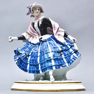 Редкость! Антикварная Фарфоровая статуэтка «Девушка на прогулке», Karl Ens Германия 20гг.