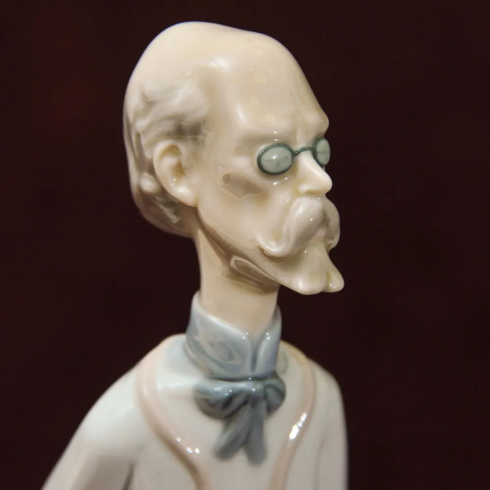 Большая Коллекционная Фарфоровая статуэтка «Земский доктор», Lladro Испания 1969 год.