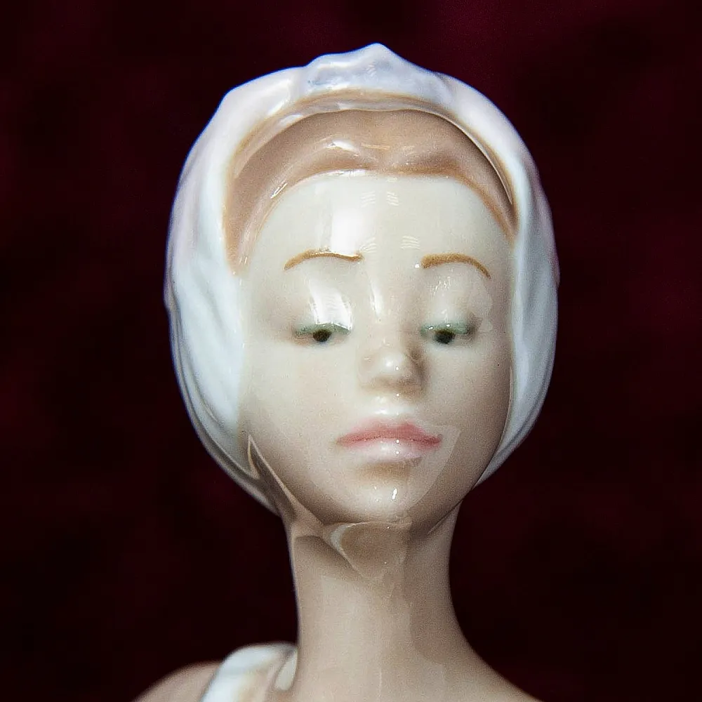 Коллекционная Фарфоровая статуэтка «Балерина - Лебединое озеро» Lladro, Испания.