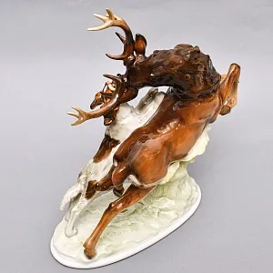 Коллекционная Фарфоровая статуэтка «Охота. Олень и собака», Hutschenreuther Германия.