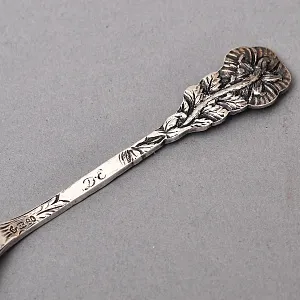 Винтажный Набор из 2х предметов - Сахарница с ложечкой и молочник «ЦВЕТЫ», Англия - середина ХХ века.