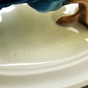 Коллекционная Фарфоровая статуэтка «Морозная зима или Девочка с птицей», Lladro Испания, 1985 год.