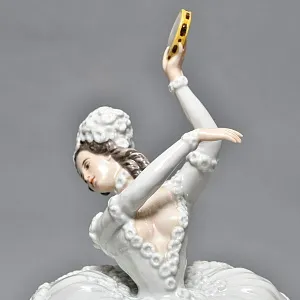 Антикварная Фарфоровая статуэтка «Девушка с бубном», Rosenthal Германия, 1912 - 1914 годы. 
