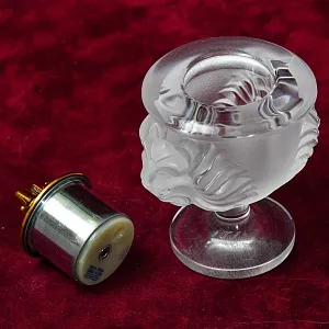 Хрустальная Настольная Газовая Зажигалка «Лев - Царь зверей», Франция, Лалик / Laligue, вторая половина ХХ века. 