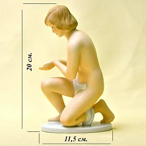 Фарфоровая Статуэтка «У ручья» Н-20 см. WALLENDORF Германия вторая половина ХХ века.