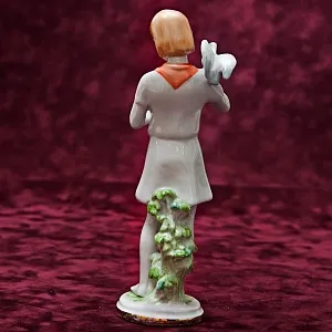 РЕДКОСТЬ!! Фарфоровая Статуэтка «Пионерка с голубями», ЛФЗ СССР - 1952 год.