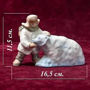 Авторская Коллекционная Фарфоровая Статуэтка «Мальчик и Снежный Медведь», Дулёво Россия.