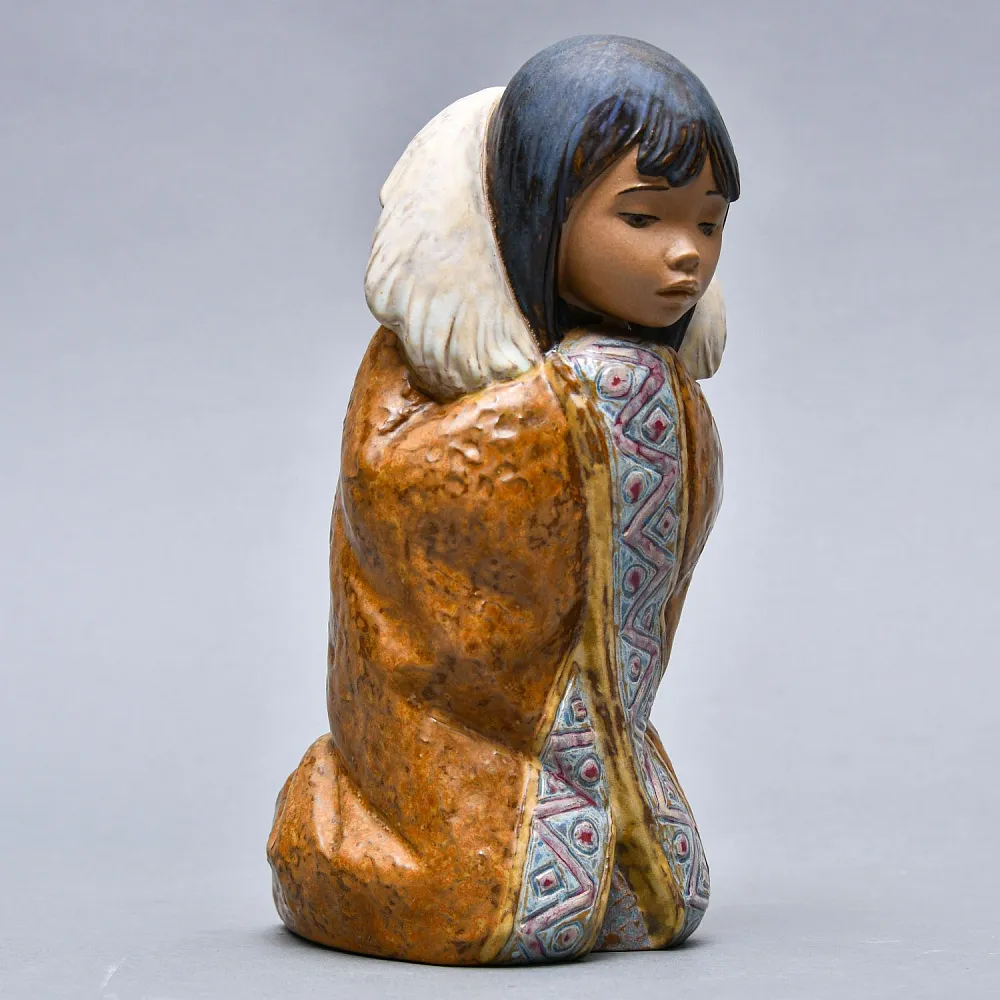 Фарфоровая Статуэтка «Девочка эскимос. Арктическая зима», Грес Lladro, Испания.