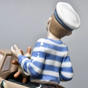 Коллекционная Фарфоровая статуэтка «Маленький капитан», Lladro Испания, 1993 - 1996 годы.