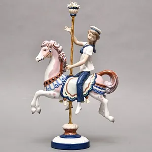 Коллекционная Фарфоровая статуэтка «Мальчик в матроске на карусельной лошадке», Lladro Испания. 