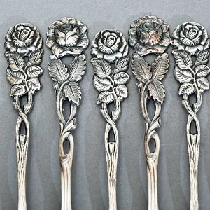 «Хильдесхаймская роза» - Сервировочный Набор Десертных Ложечек и Вилочек, Silverplate, Германия 60-е годы.