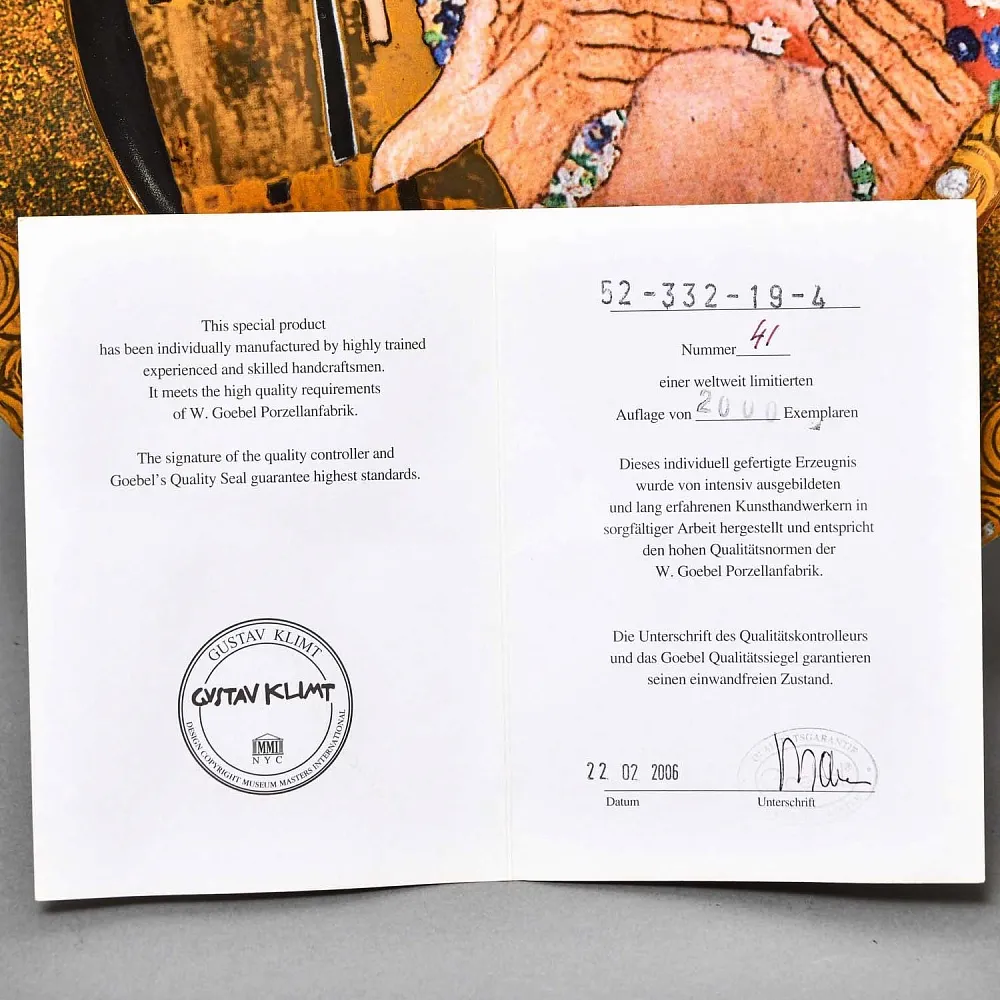 Фарфоровая тарелка - блюдо «Шедевры Густава Климта. ПОЦЕЛУЙ», Goebel Германия - 2006 год. 