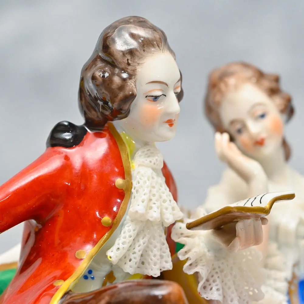 Редкость! Статуэтка «ЛЮБОВНЫЙ РОМАН», Кружевной Фарфор VOLKSTEDT, Германия - середина ХХ века.