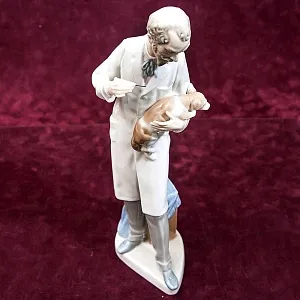 Редкая! Коллекционная Фарфоровая статуэтка «Ветеринар» Lladro, Испания - 1972 год.