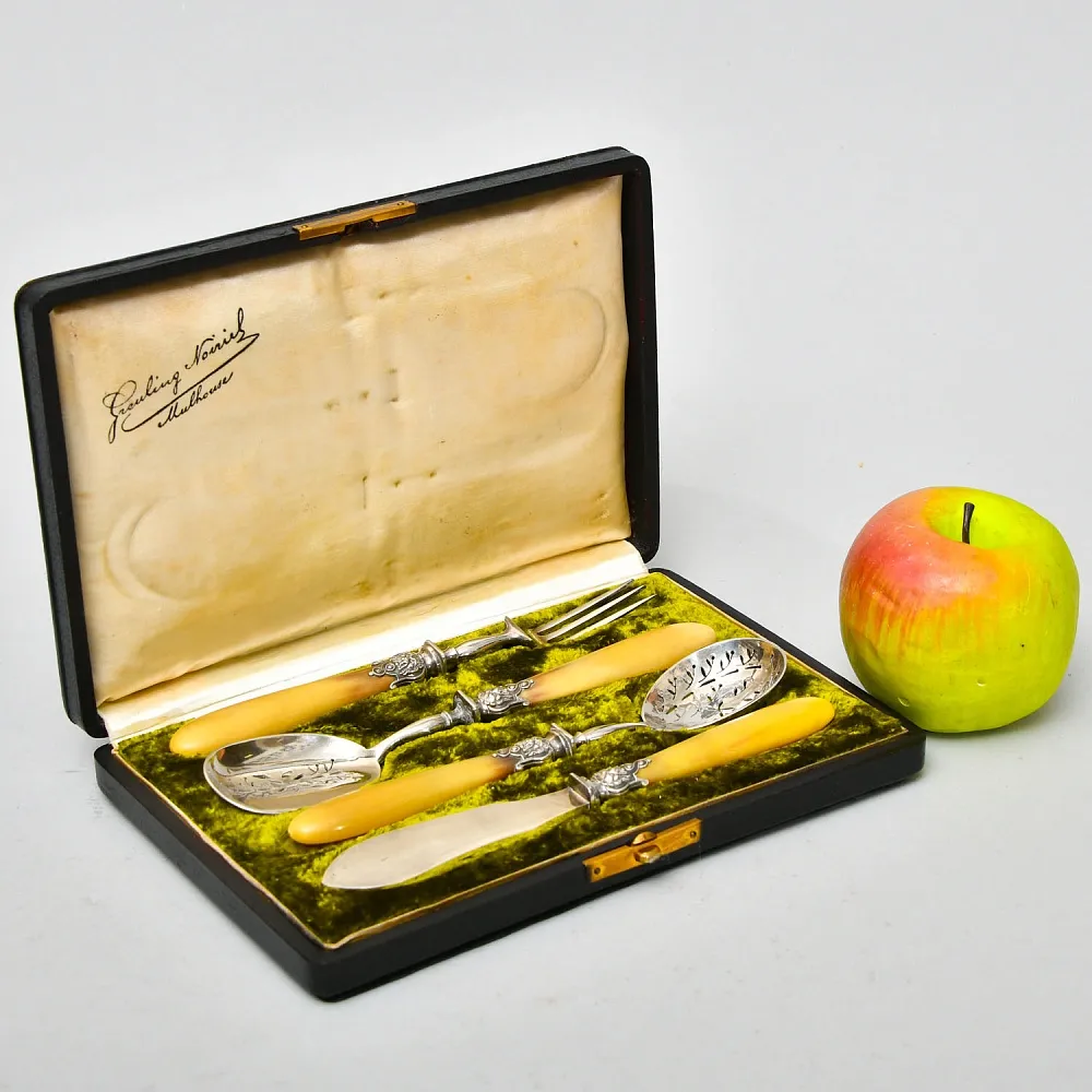 Винтажный Набор для Закусок - 4 предмета, Франция - первая половина ХХ века.