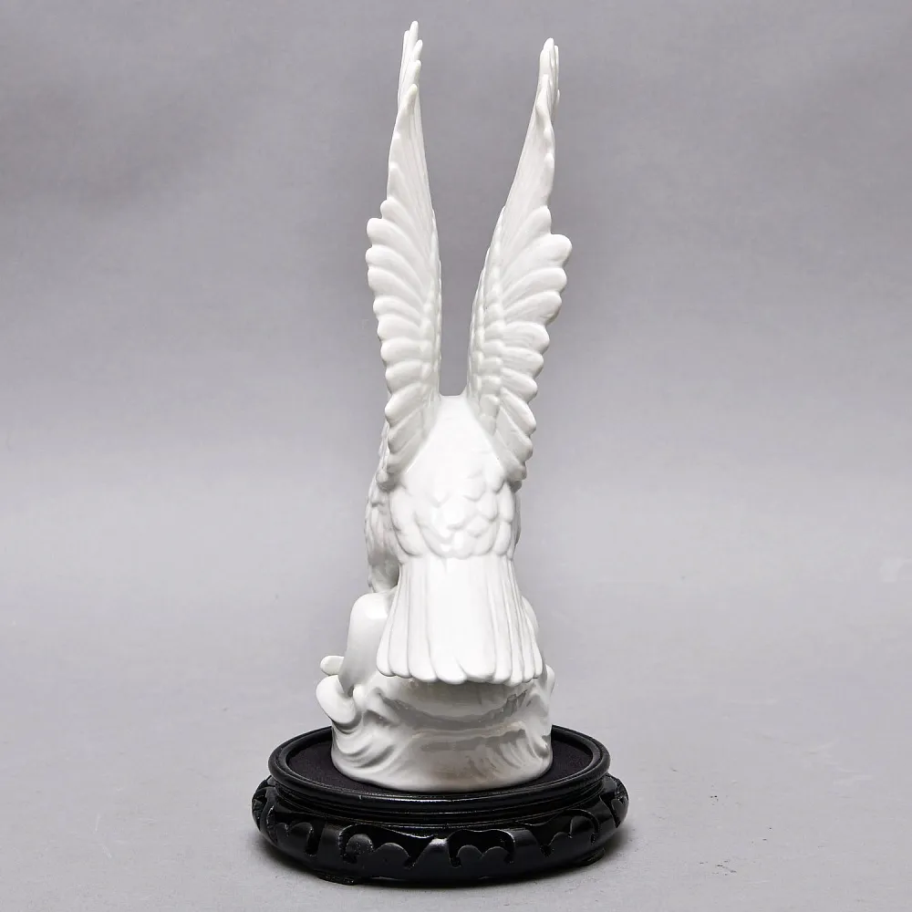 Коллекционная Фарфоровая Статуэтка «Птица. Орел с рыбой», Unterweisbach Германия, 1958 - 1976 годы. 