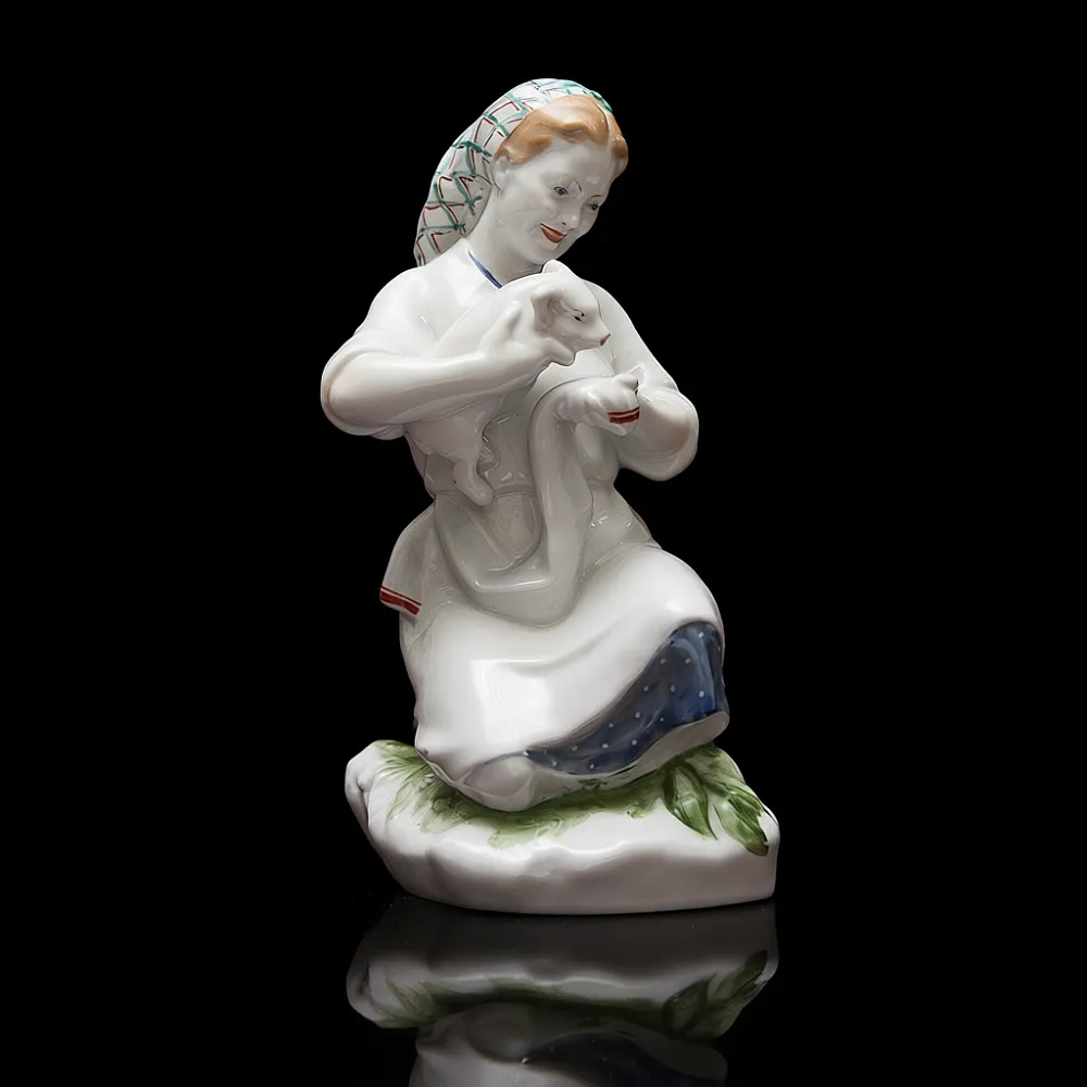 Редкость! Авторская Фарфоровая статуэтка «Свинарка с поросенком», СССР ЛФЗ - 1953 год.