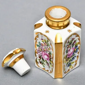 Антикварный Парфюмерный набор - три Флакона и Шкатулка, Limoges Франция, конец XIX - начало ХХ века. 