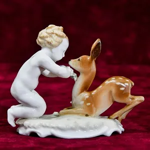 Фарфоровая статуэтка «Путти и олененок», Hutschenreuther, Германия - 1955 год..