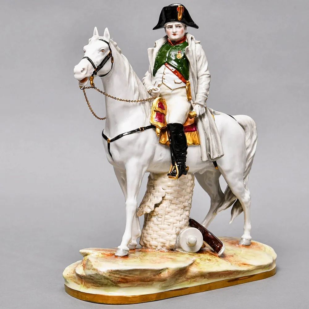 Редкая Коллекционная статуэтка «Наполеон Бонапарт на коне», Фарфор Scheibe - Alsbach Германия.