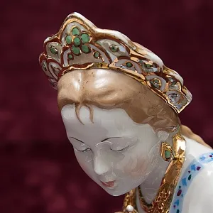 Авторская Фарфоровая статуэтка «Малахитовая шкатулка», СССР Дулево, 50-е года.