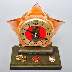 Памятные Кварцевые Настольные Часы «Звезда Победы - ХХХ лет» СССР - 1975 год. 