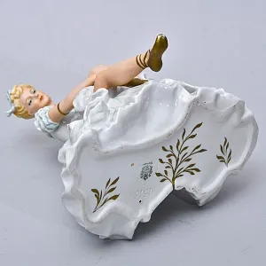 Большая Фарфоровая статуэтка «Балерина, завязывающая пуанты», Н-24 см. Schau Bach Kunst  Германия.