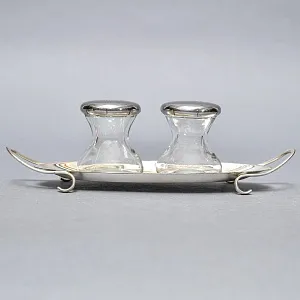 Сервировочный Набор для Специй из 2-х предметов на подставке, Англия, середина ХХ века.