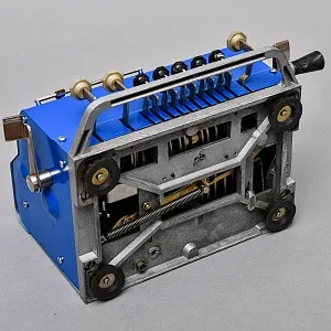 Памятный подарок - Пензенский Арифмометр - Механическая Счётная Машина «ВК-1 тип ВДН» СССР - 1979 год.