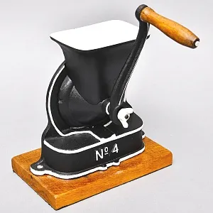 Большая Антикварная Чугунная Ручная Механическая Мельница №4, SALZBURG Австрия начало ХХ века.