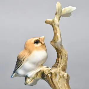 Коллекционная Фарфоровая статуэтка «Птица. Птенец на ветке», Hutschenreuther Германия, 1955 - 1968 годы.