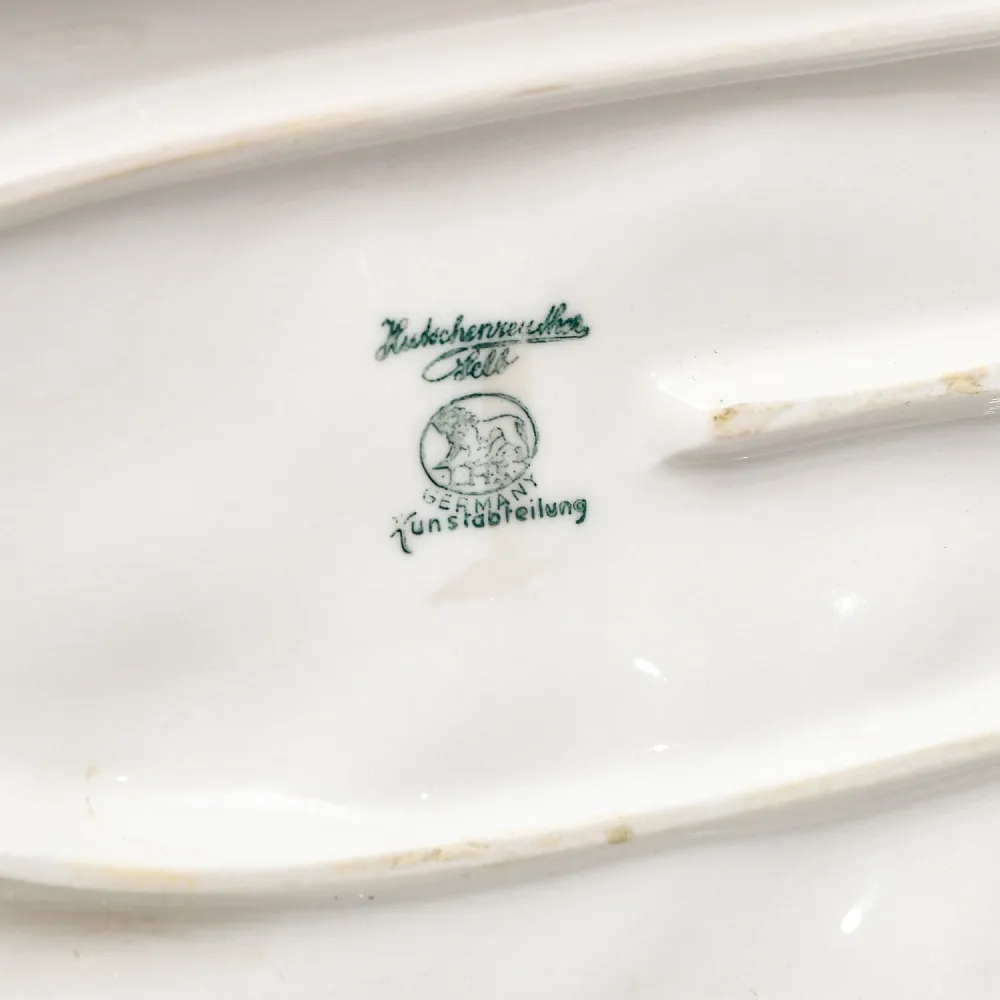 Коллекционная Фарфоровая статуэтка «Девушка с собаками - левретками», Hutschenreuther Германия.