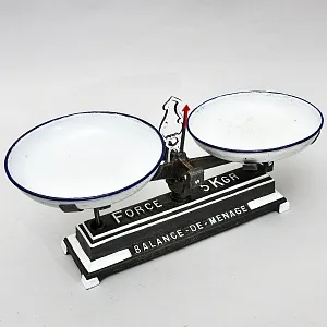 Антикварные Чугунные Кухонные весы с чашками FОRCE на 5кг. Франция начало ХХ века!