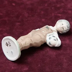 Коллекционная Фарфоровая статуэтка «Маленький футболист» NAO by Lladro, Daisa, Испания -1988 год.