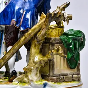 Антикварная Фарфоровая статуэтка «Влюбленная пара. Прятки у колодца», VOLKSTEDTER Германия.