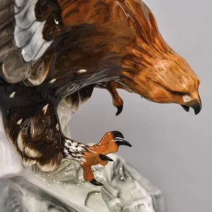 Большая Коллекционная статуэтка «Коричневый Ястреб на Охоте», Фарфор Hutschenreuther Германия.