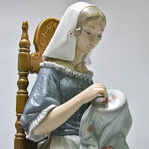 Редкость!!! Коллекционная Фарфоровая Статуэтка «ВЫШИВАЛЬЩИЦА», Lladro Испания -1974 год.