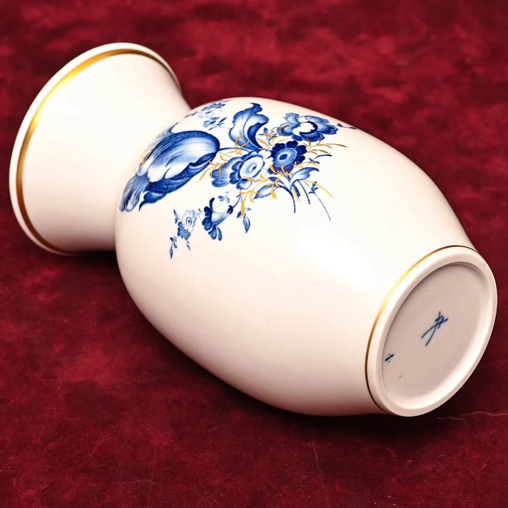 Фарфоровая Ваза из коллекции «Голубые Цветы», MEISSEN Германия - 1986 год.