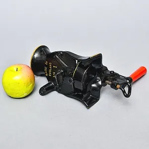 Старинная Чугунная Ручная Механическая Мельница - Кофемолка, Англия начало ХХ века.