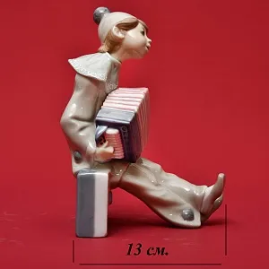 Коллекционная Фарфоровая статуэтка «Маленький клоун с аккордеоном», Lladro Испания, 1971 - 1981 годы.