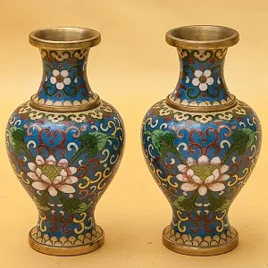 Декоративные Небольшие Парные Вазы в технике « Клуазоне» Китай 50 -е годы ХХ века Н -12 см.